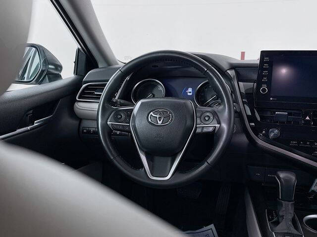 2022 Toyota Camry Hybrid XLE