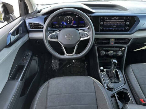 2024 Volkswagen Taos SE 4Motion
