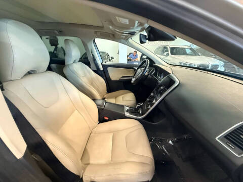 2016 Volvo XC60 T6 Drive-E