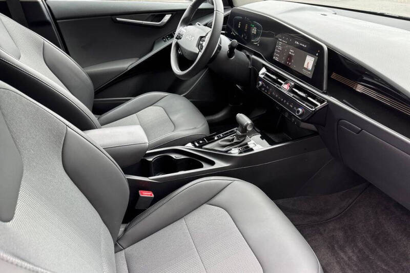 2025 Kia Niro EX