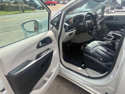 2017 Chrysler Pacifica Touring Plus