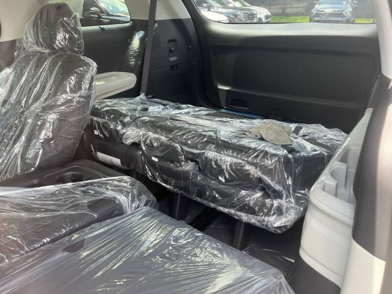 2024 Kia Carnival EX