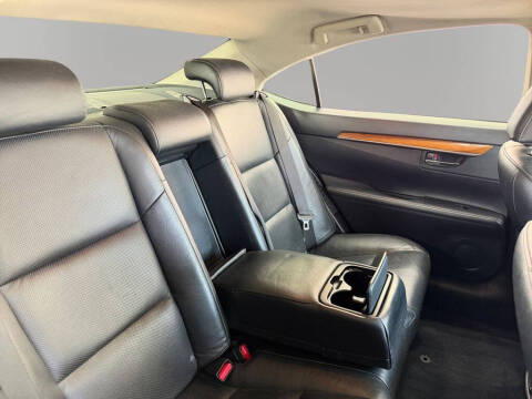 2013 Lexus ES 300h