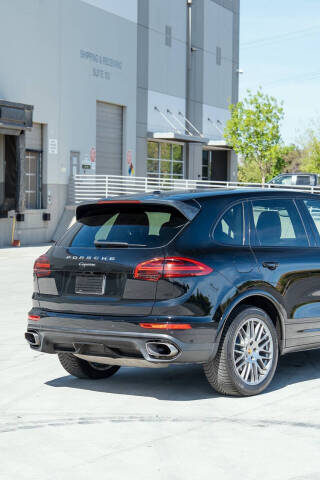 2017 Porsche Cayenne Platinum Edition
