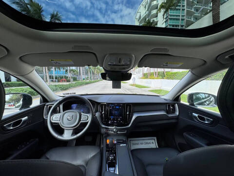 2025 Volvo XC60 B5 Core Dark Theme