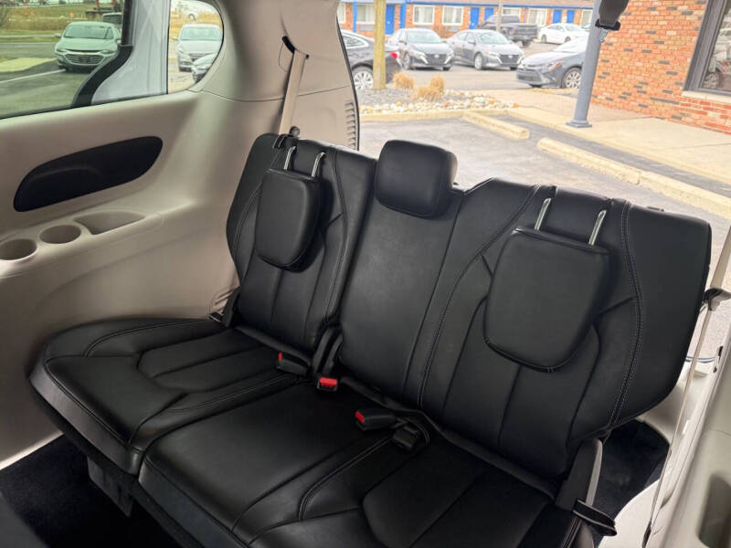 2024 Chrysler Pacifica Plug-In Hybrid Select