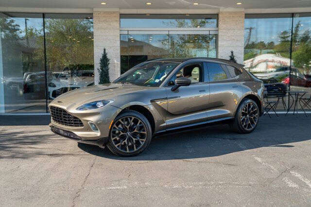 2021 Aston Martin DBX 41