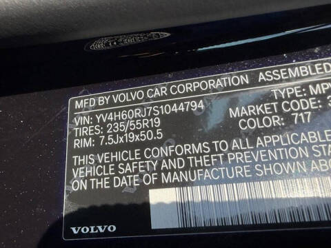 2025 Volvo XC60 T8 Core Dark Theme