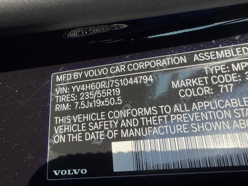 2025 Volvo XC60 T8 Core Dark Theme