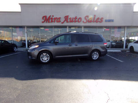 2011 Toyota Sienna XLE 7-Passenger Auto Access Seat