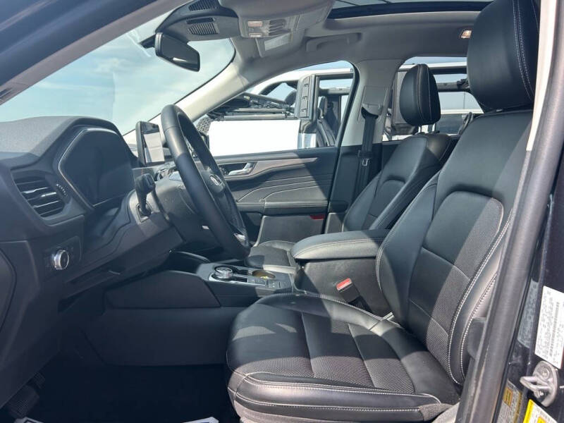 2022 Ford Escape Titanium