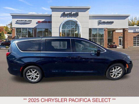 2025 Chrysler Pacifica Select