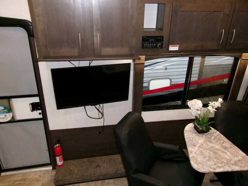 2019 Forest River Shockwave 25rqmx