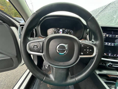 2022 Volvo S60 B5 Momentum