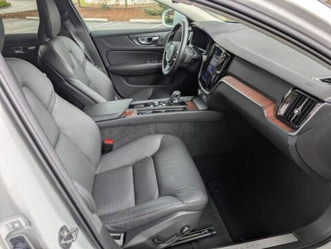 2025 Volvo V60 Cross Country B5 Plus