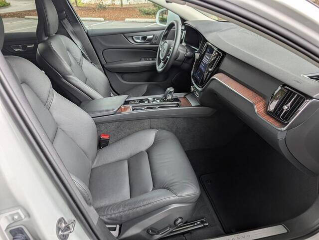 2025 Volvo V60 Cross Country B5 Plus