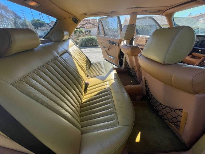 1986 Mercedes-Benz 560-Class 560 SEL