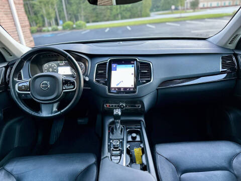 2016 Volvo XC90 T6 Momentum