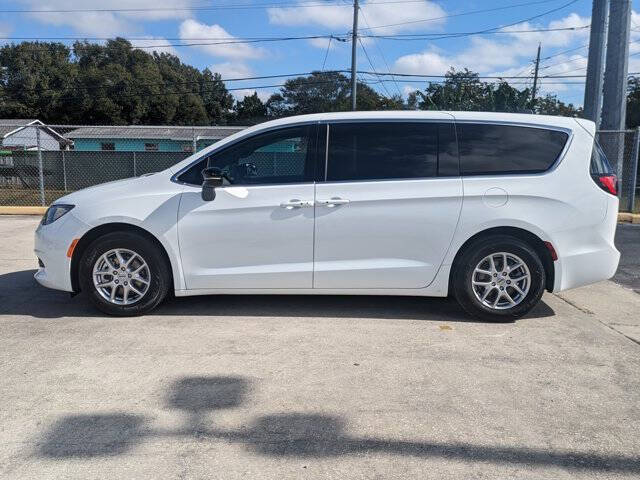 2025 Chrysler Voyager LX