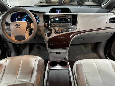 2013 Toyota Sienna XLE 8-Passenger