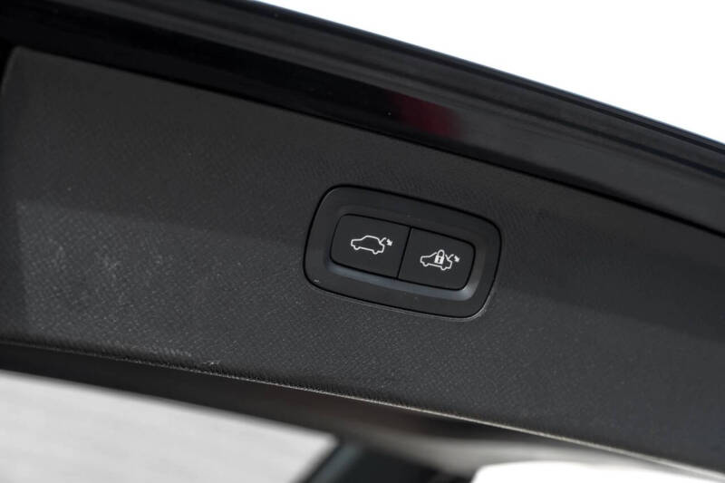 2020 Volvo XC90 T5 Momentum