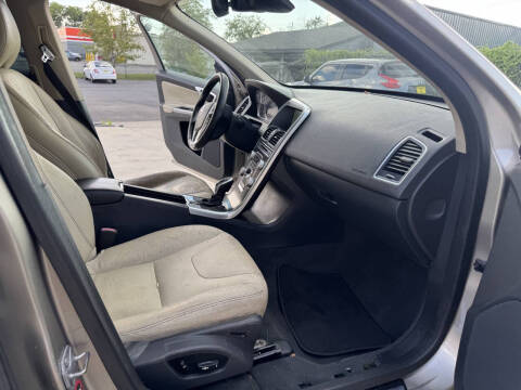 2016 Volvo XC60 T6 Drive-E