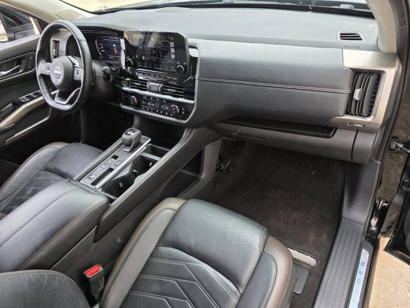 2024 Nissan Pathfinder Platinum
