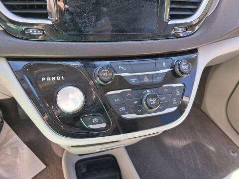 2017 Chrysler Pacifica Touring-L