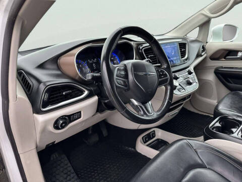 2017 Chrysler Pacifica Touring Plus