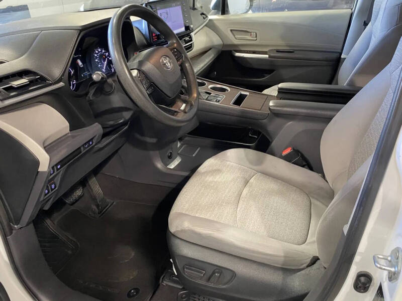2023 Toyota Sienna LE 8-Passenger