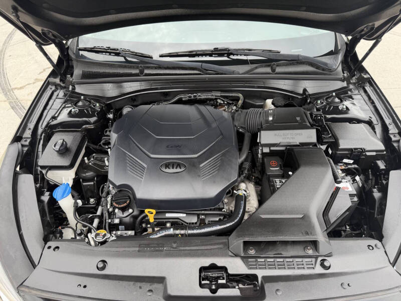2017 Kia Cadenza Technology