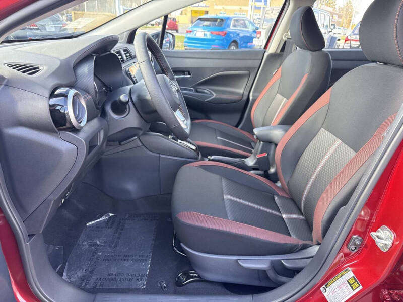 2025 Nissan Versa SR