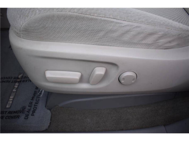 2011 Toyota Sienna LE 7-Passenger