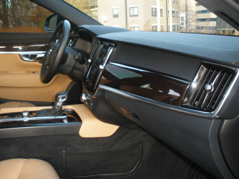 2018 Volvo S90 T5 Momentum