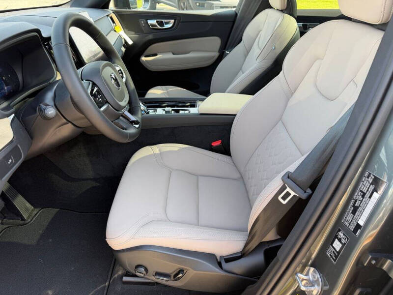 2026 Volvo XC60 B5 Core
