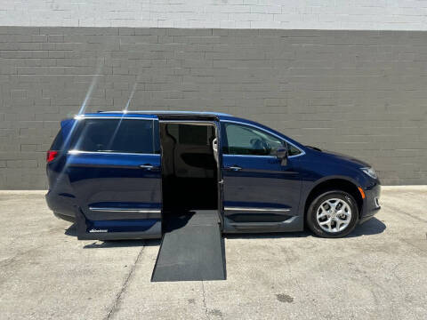 2017 Chrysler Pacifica Touring-L Plus