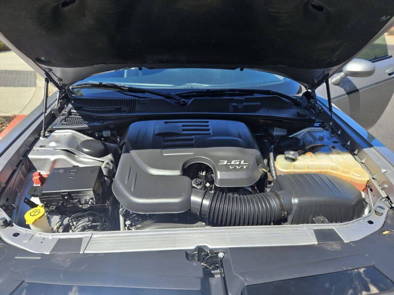 Image 9 of 2018 Dodge Challenger SXT Plus
