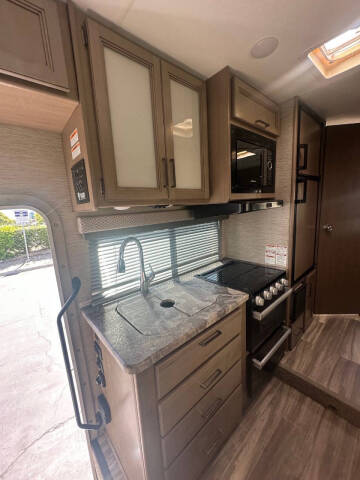 2022 Thor Motor Coach FOUR WINDS 22B