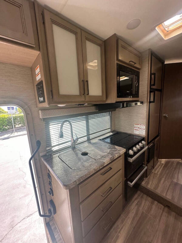 2022 Thor Motor Coach FOUR WINDS 22B