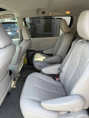 2012 Toyota Sienna