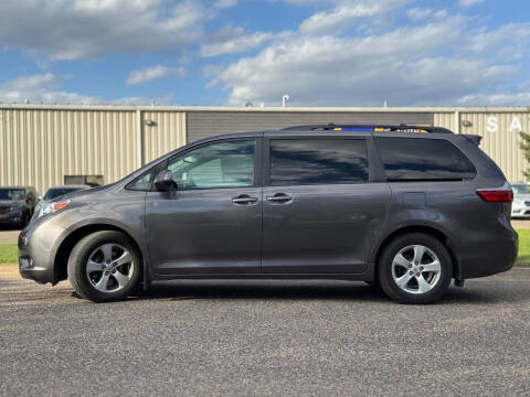 2017 Toyota Sienna LE 8-Passenger