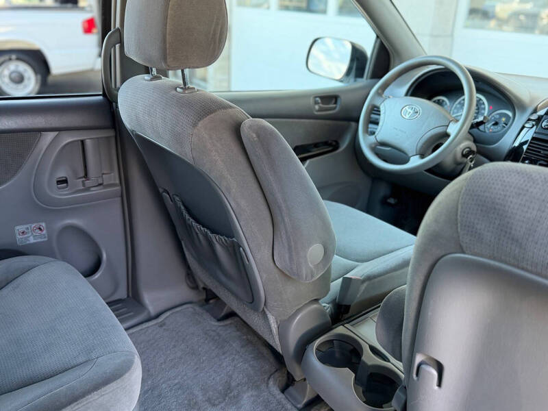 2005 Toyota Sienna LE 7 Passenger