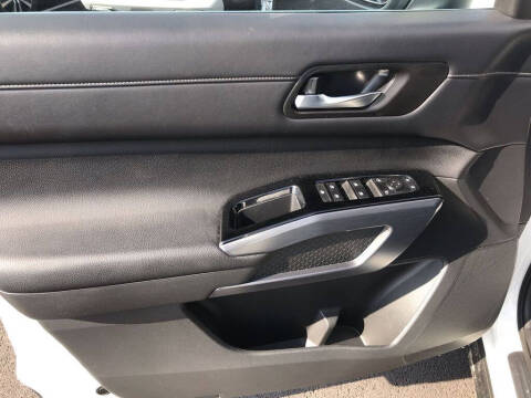 2023 Nissan Pathfinder SL