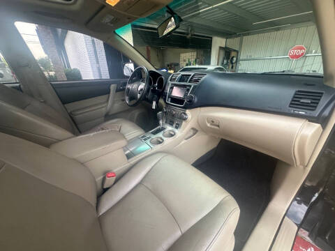 2013 Toyota Highlander SE
