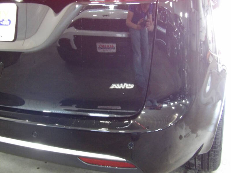 2027 Chrysler Pacifica Select