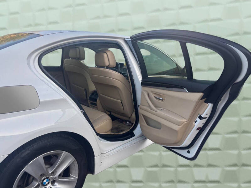 2011 BMW 5 Series 528i