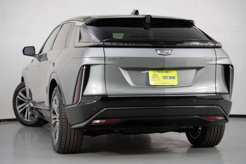 2025 Cadillac LYRIQ Luxury 2