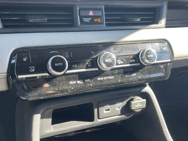 2024 Honda Pilot EX-L w/Rear Captain's Chairs