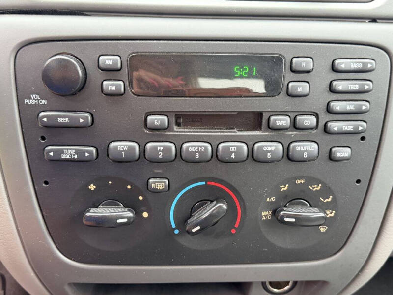 2003 Ford Taurus SE