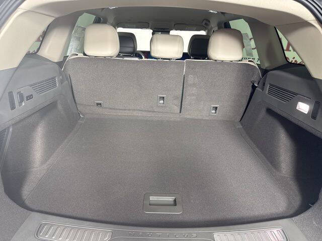 2025 Lincoln Nautilus Hybrid Premiere